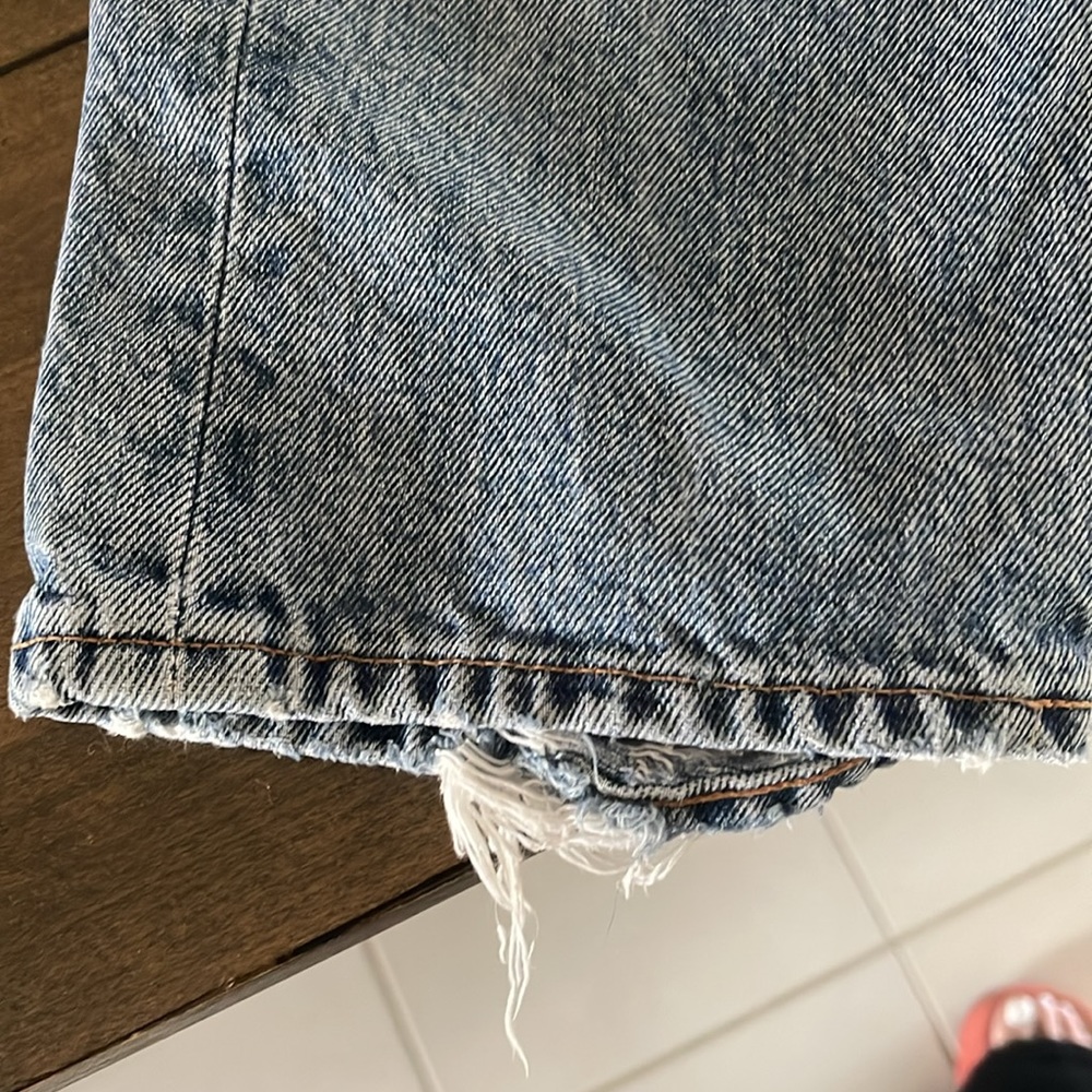 Pre-loved AGOLDE Riley Size 29 w/Distressing Crop Button Fly - Picture 2 of 8